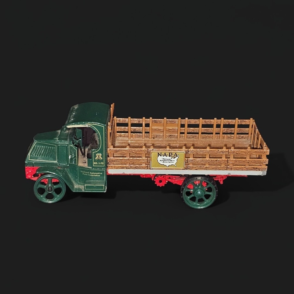 2000 First Gear NAPA 1925 Mac Truck Die cast Metal AC‎ stake truck